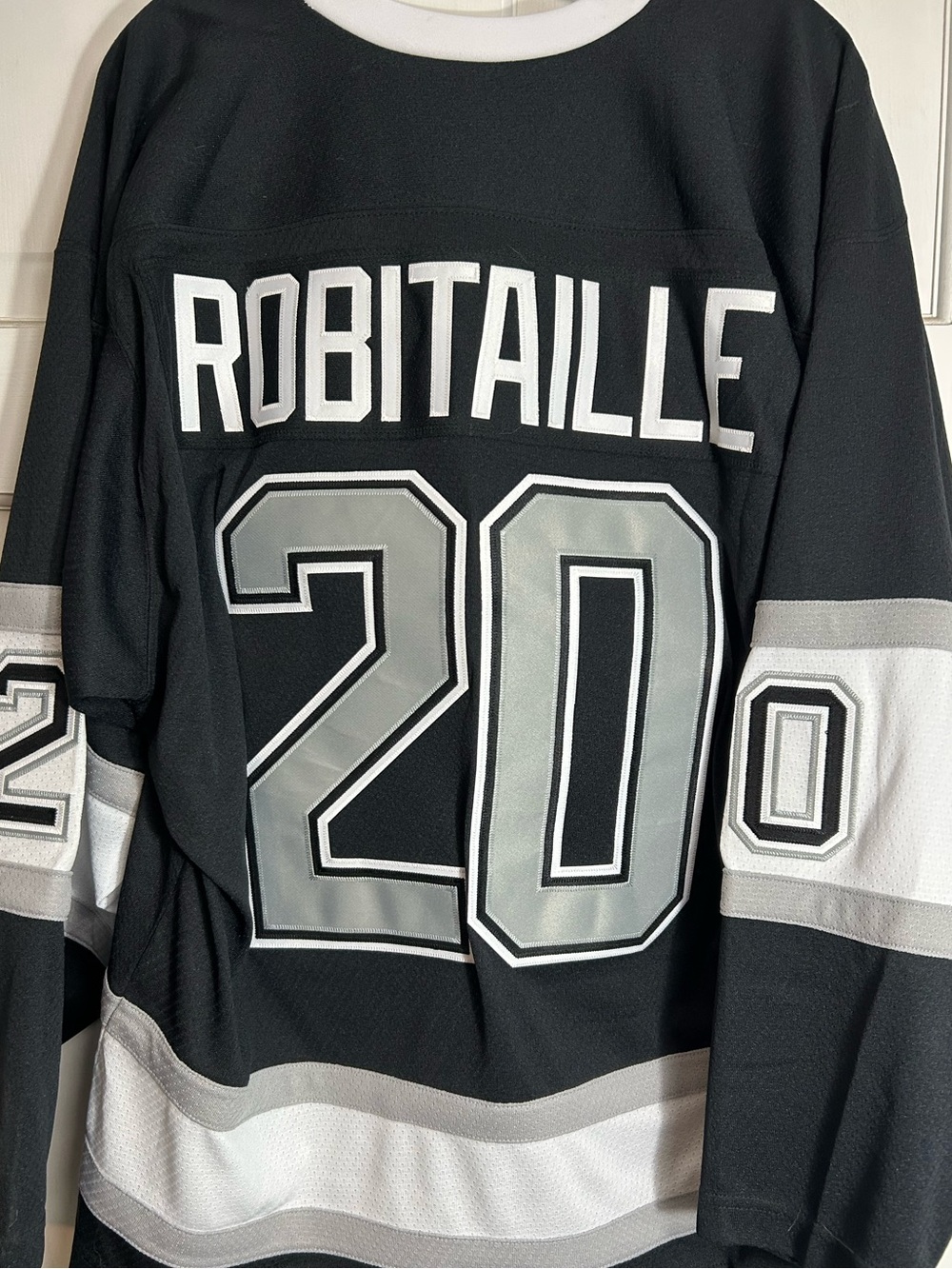 CCM LOS ANGELES KINGS LUC ROBITAILLE Men’s Heroes of Hockey JERSEY Sz Small NWT
